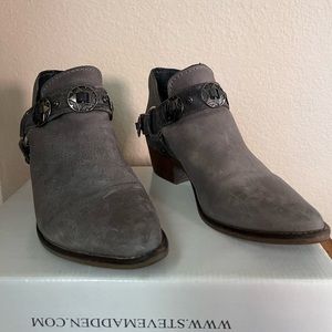 Steve Madden 'Aces' Dark Grey Women Ankle Booties Size 8